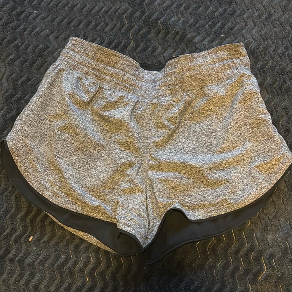Lululemon choose a side short